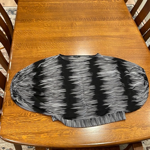 Womens Alfani size medium black and white sheet top. - Picture 1 of 4